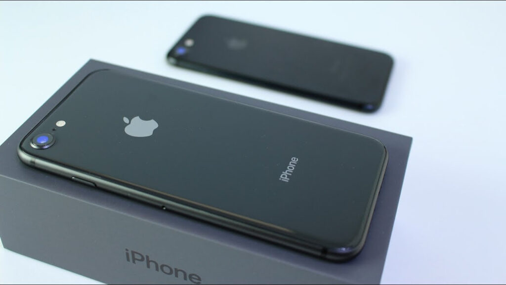Смартфон Apple iPhone 8 64 GB Black 4.7" 12мп 1821 мА·год